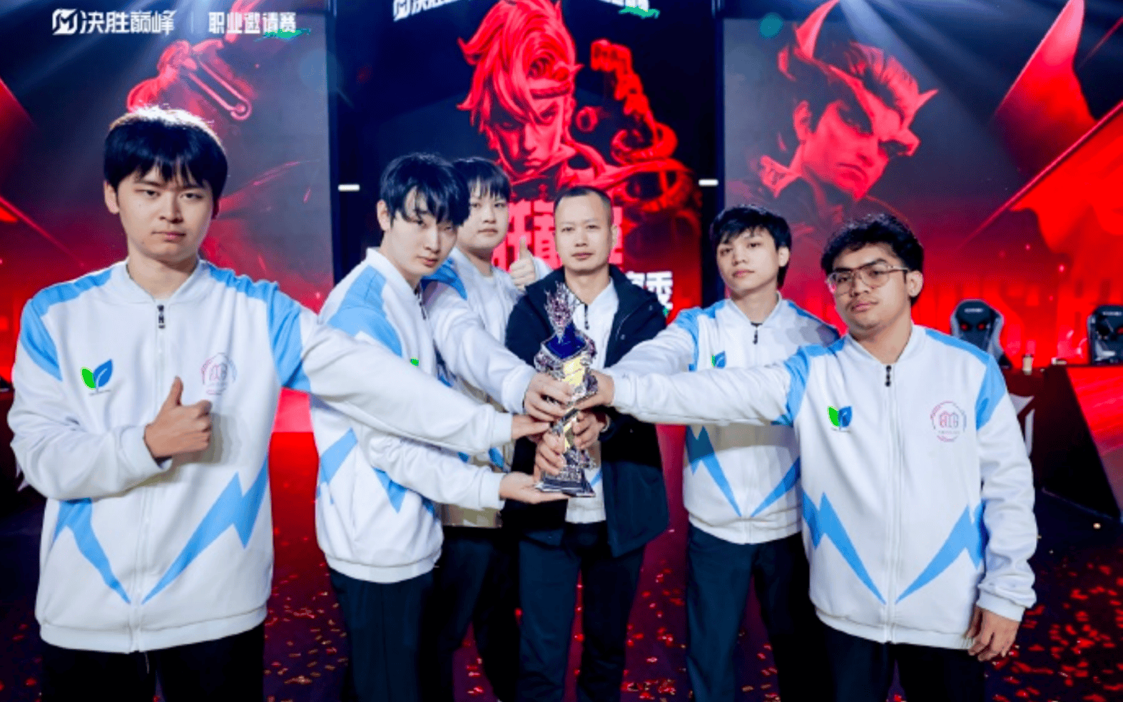 开云体育-电竞常规赛上演强强对话,东城霹雳队大胜漓江天虎队,战术调整见效;赛场纪律更严谨的简单介绍 开云体育-电竞常规赛上演强强对话,东城霹雳队大胜漓江天虎队,战术调整见效;赛场纪律更严谨的简单介绍