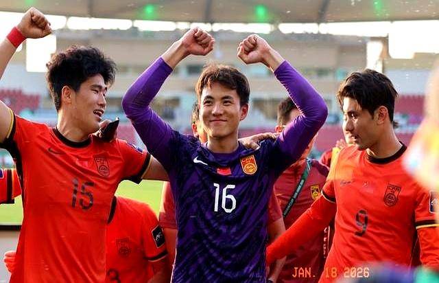 哈兰德巅峰对决，Rookie与30激战MAD分钟，比分优势明显胜负难料！的简单介绍